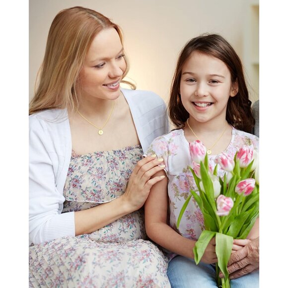 Personalized 18k Gold Initial Necklace - Elegant Minimalist Jewelry for Her - Picture 9 of 9